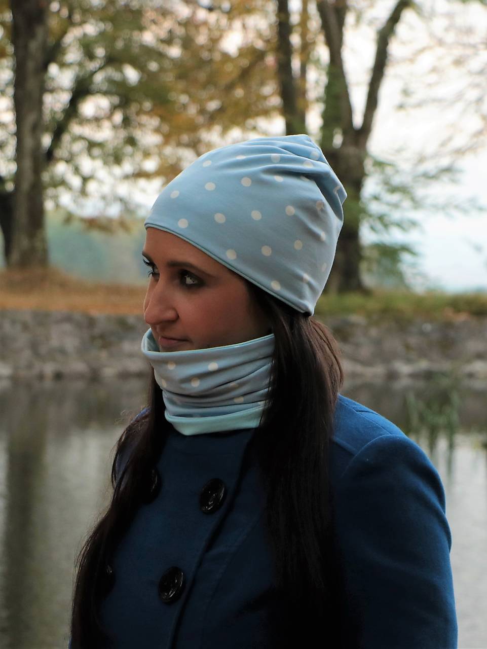 Bodka na belasej čiapka, nákrčník alebo set