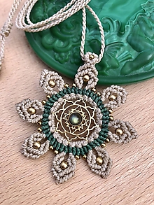 Náhrdelníky - Sri yantra náhrdelník s labradoritom - 13929388_