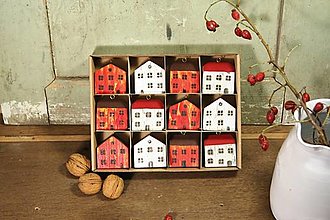 Dekorácie - Červené a biele drevené domčeky - 12 ks - 13931454_