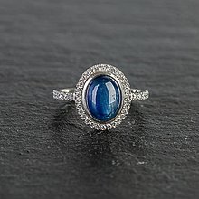 Prstene - Platinový prsteň so zafírom - 13935399_