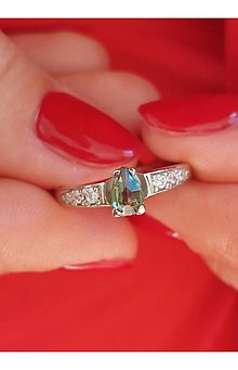 Prstene - Prsteň Bellatrix s tvarom vltavínskej kvapky a skutočnými diamantmi z bieleho a žltého zlata (biele zlato 54 mm) - 13932933_