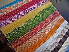 Úžitkový textil - Tkaný pestrofarebný koberec 17 - 13936131_