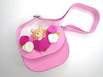 Detské tašky - Moja prvá kabelka s hračkou (s macíkom (ružová)) - 13939800_