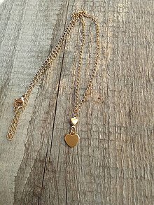 Náhrdelníky - zlatý oceľový náhrdelník so srdiečkami - 13943448_