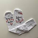 Ponožky, pančuchy, obuv - Maľované biele ponožky s nápisom : "Maminka Babka/ Ľúbime Ťa” - 13942455_