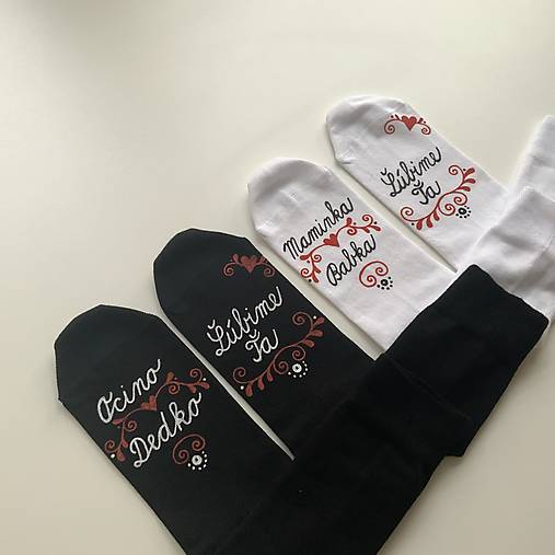 Maľované čierne ponožky s nápisom : "Ocino Dedko/ Ľúbime Ťa”