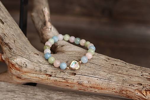 Náramok z minerálu morganit so srdiečkom z mušle paua