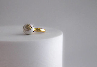 Prstene - KAHA | náhrdelník biely betón & zlato - 13951765_