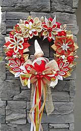 Dekorácie - Vianočný veniec adventny alebo na dvere s jutou (S červeným anjelikom) - 13953265_