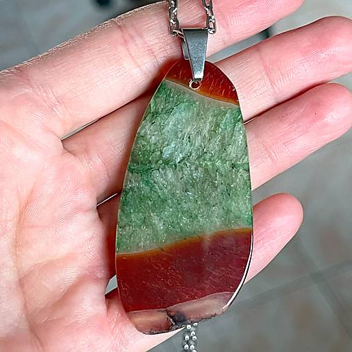 Slice Green Orange Agate Pendant / Prívesok z minerálu achát plátkový