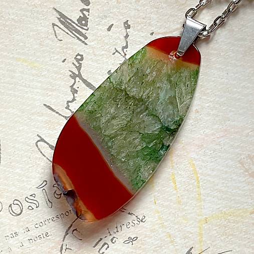 Slice Green Orange Agate Pendant / Prívesok z minerálu achát plátkový