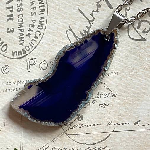 Slice Violet Agate Pendant / Prívesok z minerálu achát plátkový