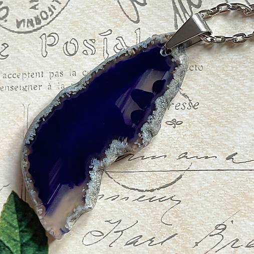 Slice Violet Agate Pendant / Prívesok z minerálu achát plátkový