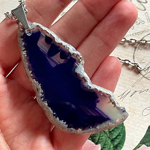 Slice Violet Agate Pendant / Prívesok z minerálu achát plátkový