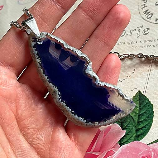 Slice Violet Agate Pendant / Prívesok z minerálu achát plátkový