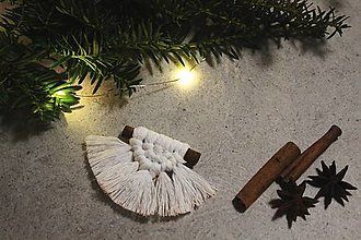Dekorácie - Macramé vianočné ozdoby na stromček (Ozdoba na škorici - polkruh) - 13956623_