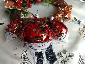 Dekorácie - Červená lesklá sada s motívom vianočného stromčeka - 13964053_