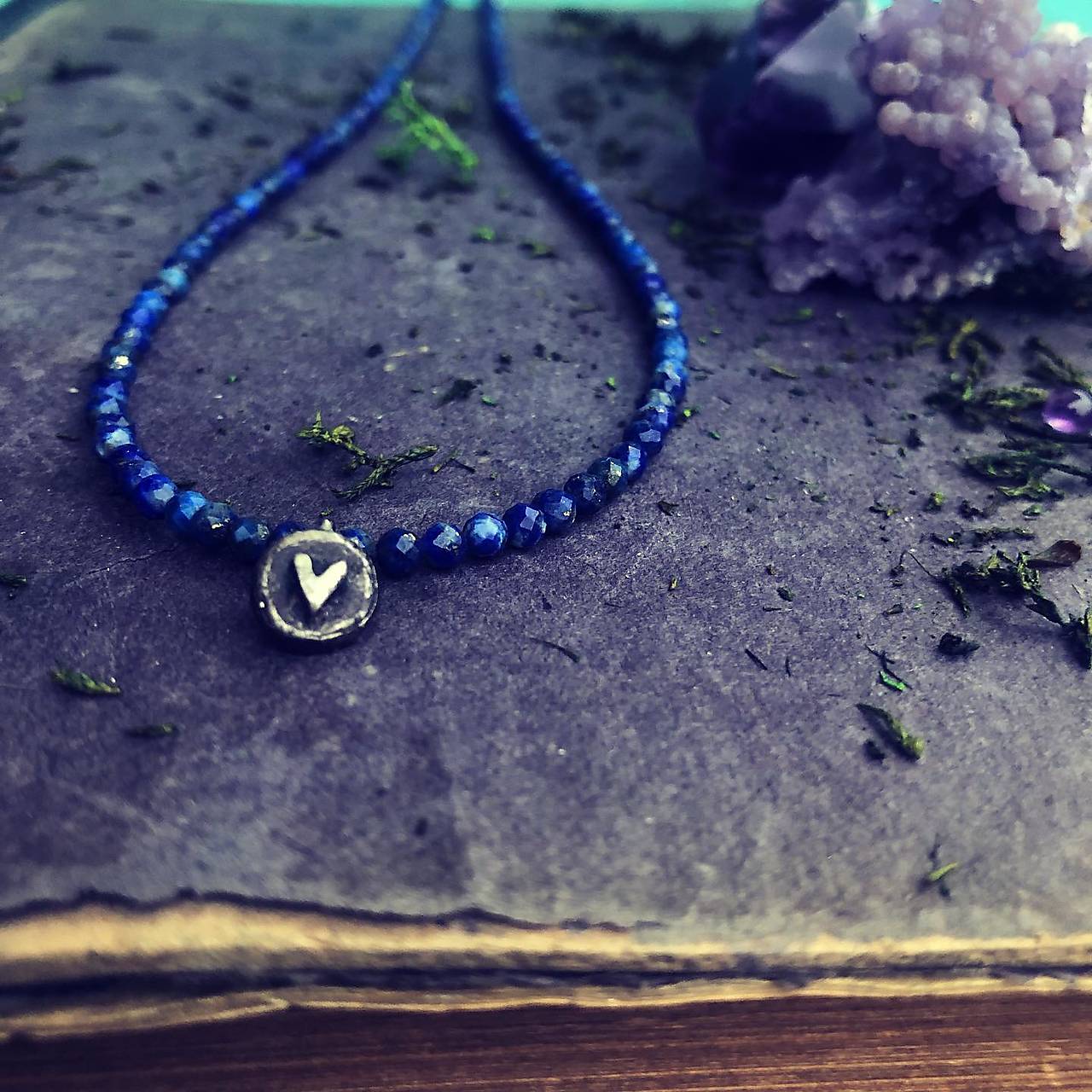 Strieborný náhrdelník s lapis lazuli -Srdce