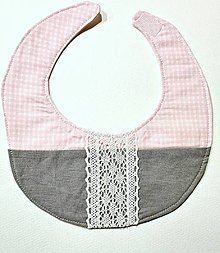 Detské doplnky - Podbradník detský 1 ružovo sivý varianty (Ružovo-šedý so širokou krajkou) - 13963986_