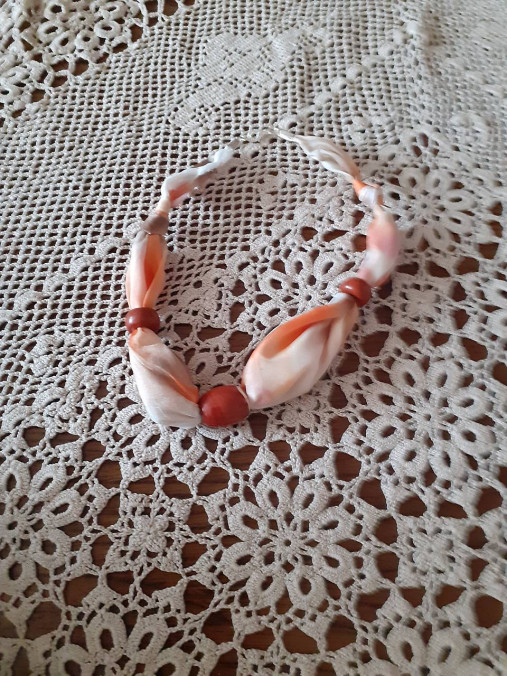 Náhrdelníky - Srdcumilý hodvábny náhrdelník s červeným jaspisom  - 13969816_