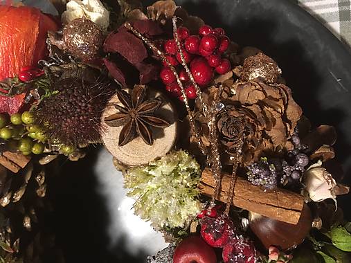 Veniec zimný s lampionmi