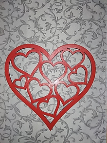 Tabuľky - Drevené vyrezávané srdce so srdcami - červené - 13975715_