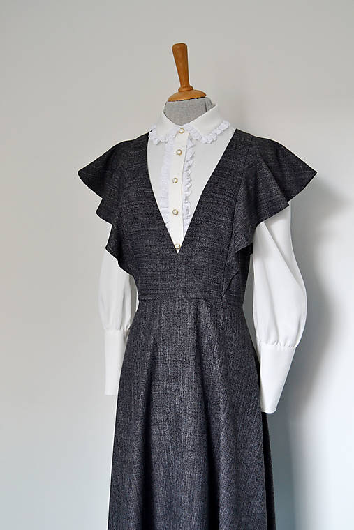 Upcy vestové šaty s volánikmi a polkruhovou sukňou 