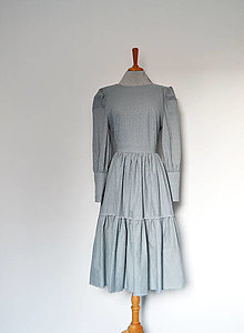 Šaty - Madeirové zeleno-sivé šaty s volánom a maxi manžetami - 13975558_