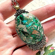 Náhrdelníky - Gemstone Bronze Necklace / Výrazný náhrdelník s minerálom (Variscit zelený) - 13989413_