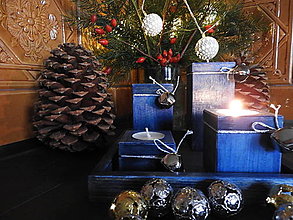 Svietidlá - Adventné 4 dřevěné svícny/svietniky s velkou podložkou-modrá - 13991433_