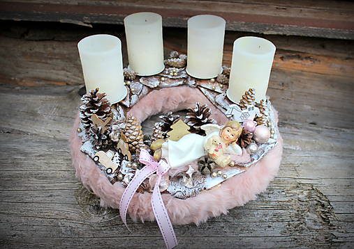 Dekorácie - adventný veniec s anjelom - 13994897_