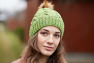 Čiapky, čelenky, klobúky - Zelená čiapka s kožušinovým brmbolcom - 13993181_