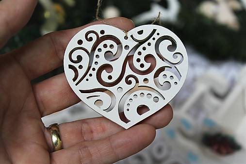 - Závesná drevená dekorácia srdce - 13996445_