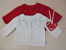 Detské oblečenie - Snehobiely svetrík s lístočkovým vzorom - 13993571_