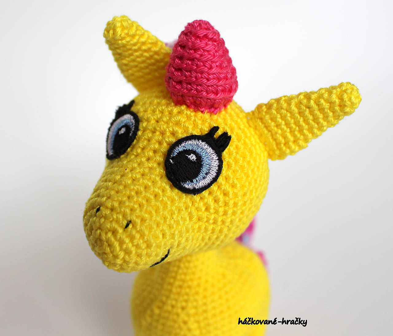 Vyšívané očko s mihalnicami