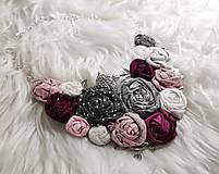 Náhrdelníky - ART látkový náhrdelník 13 - ruže, bordová, čierna, biela, ružová - 13998913_