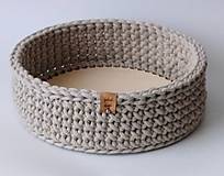 Handmade háčkovaný košík z kvalitných šnúr  (Kruhové dno, farba béžovo šedá, priemer 25 cm, výška 8,5 cm)