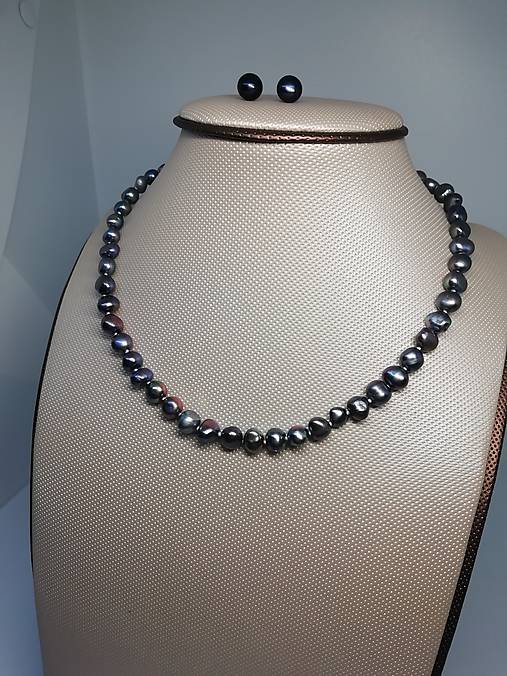 Set náhrdelník a náušnice z čiernych riečnych perál, strieborný uzáver