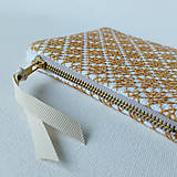 Peňaženky - Ručne vyšívaná elegantná peňaženka - mustard yellow - 14005272_