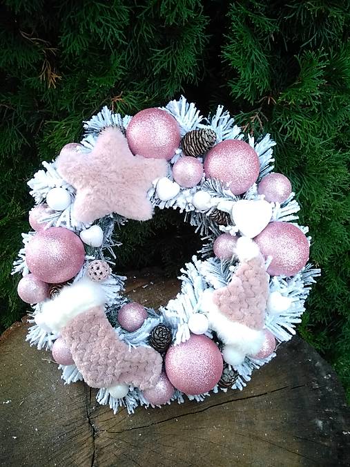 Dekorácie - zasnežený veniec ružovo-biely  35 cm - 14007668_