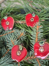 Dekorácie - Ozdoby na veniec či  vianočný  stromček  v tvare jabĺčka. - 14016085_