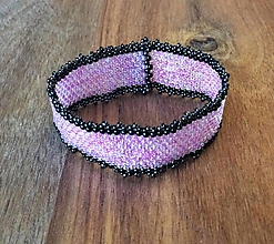 Náramky - Ružovo-čierny ručne šitý korálkový rokajlový náramok - 14013880_