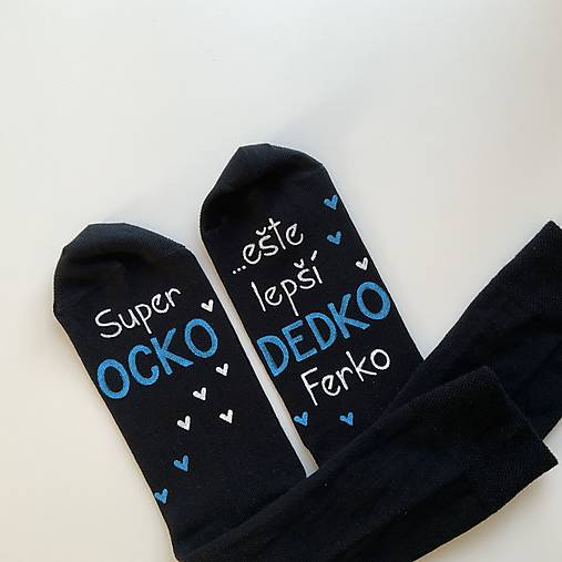 Maľované pánske ponožky s nápisom : "Super OCKO (starký)/ ešte lepší DEDKO (prastarký)" ((čierne aj s menom))