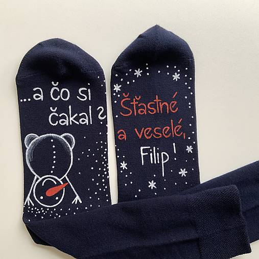 Maľované vianočné ponožky s nápisom: "A čo si čakal?..." alebo na želanie (tmavomodré s menom)