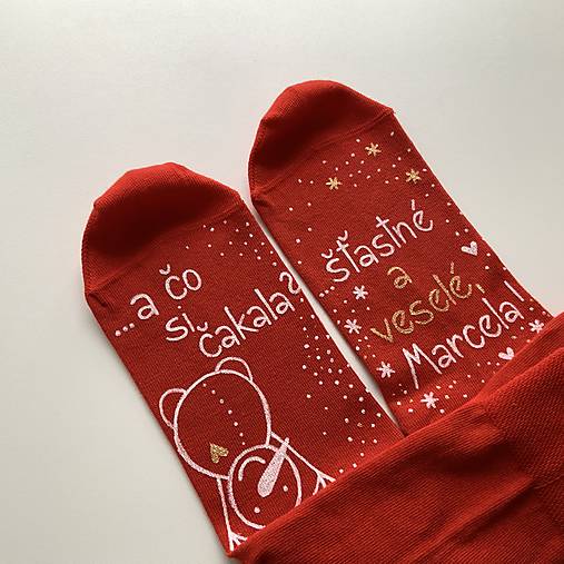 Maľované vianočné ponožky s nápisom: "A čo si čakal?..." alebo na želanie (Červené s menom obdarovaného)