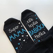 Ponožky, pančuchy, obuv - Maľované ponožky s nápisom : "Super MAMA/MAMKA/ ešte lepšia BABIČKA" (Čierne aj s menom) - 14018468_