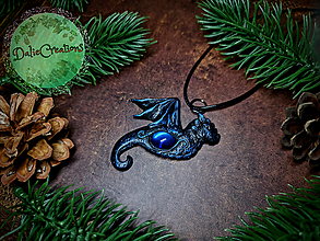 Náhrdelníky - Dračí Amulet s Modrým kabošonom, čierny malý - 14020378_