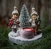 Svietidlá a sviečky - Vianočný svietnik s figúrkami - 14026351_
