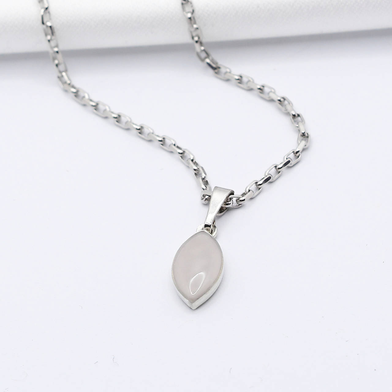 n e b o _prívesok naveta