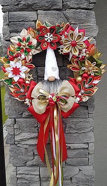 Dekorácie - Veľký vianočný veniec v tradičných farbách rôzne varianty  (Biely škriatok) - 14025754_